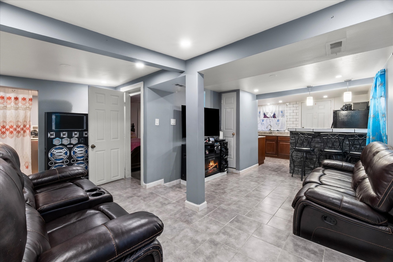 3711 W 56th Place