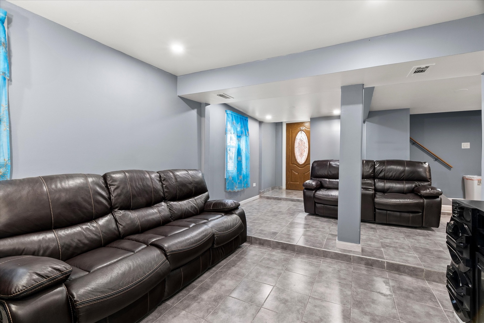 3711 W 56th Place