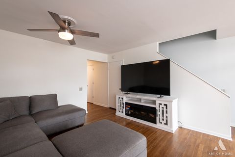 Tiny photo for 4 Birch Tree Court, Elmhurst, IL 60126 (MLS # 12481544)