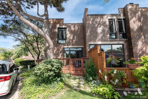 Photo of 4 Birch Tree Court, Elmhurst, IL 60126 (MLS # 12481544)