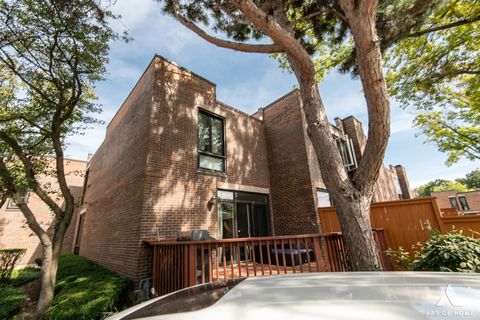 Tiny photo for 4 Birch Tree Court, Elmhurst, IL 60126 (MLS # 12481544)