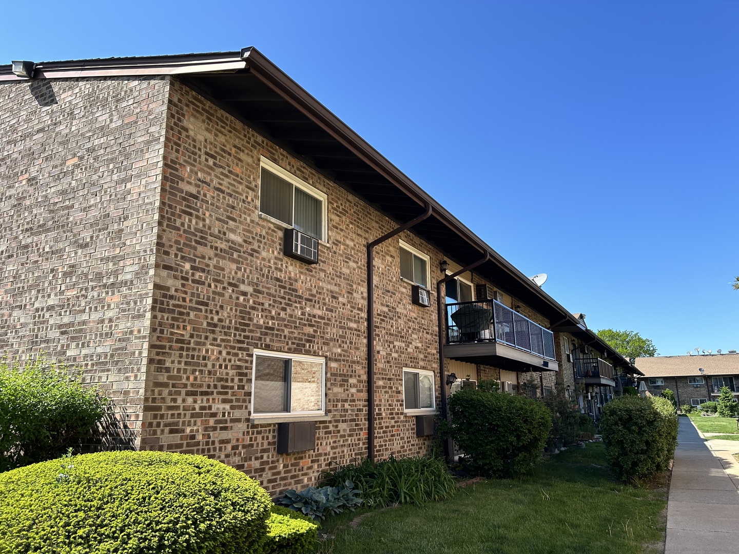 822 E OLD WILLOW Road E 201