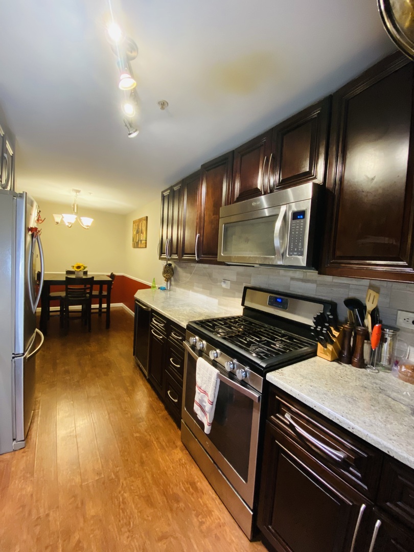21W581 North Avenue 83