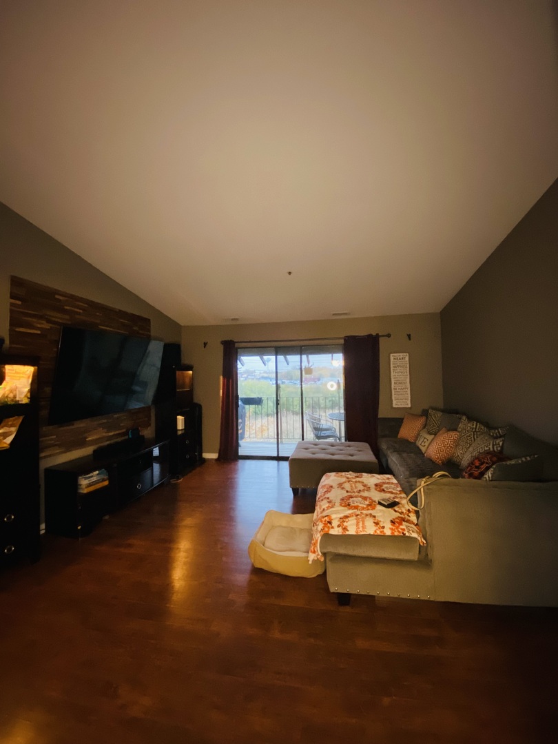 21W581 North Avenue 83