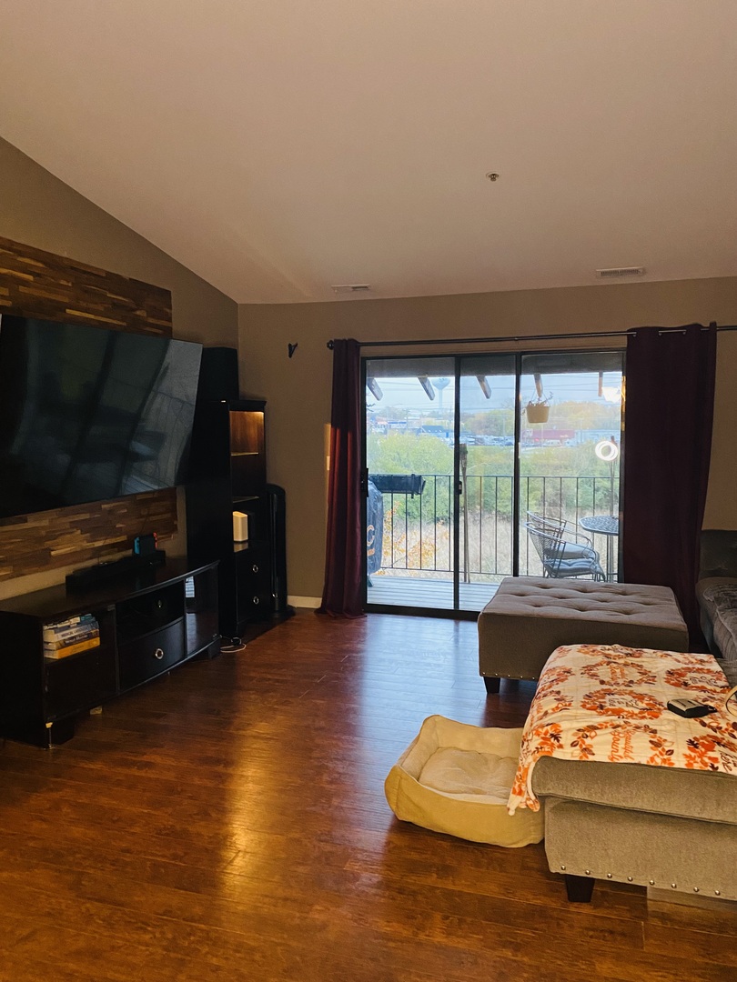 21W581 North Avenue 83