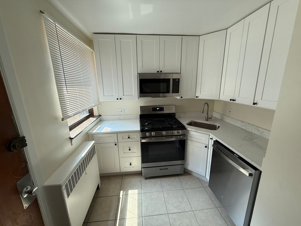 7375 N Winchester Avenue 1W