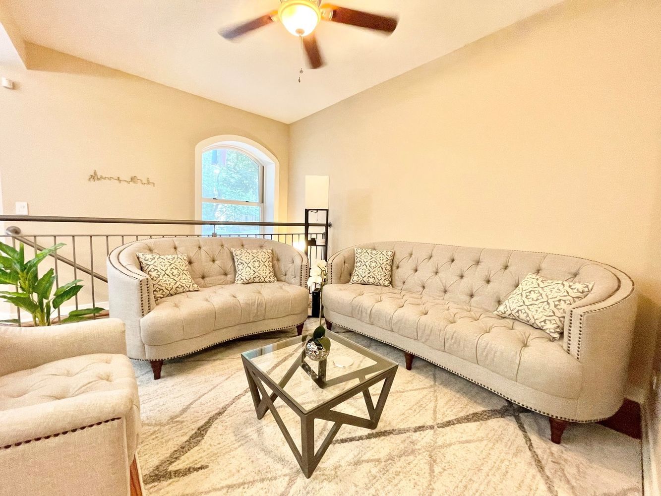 815 W Newport Avenue 1-P-2