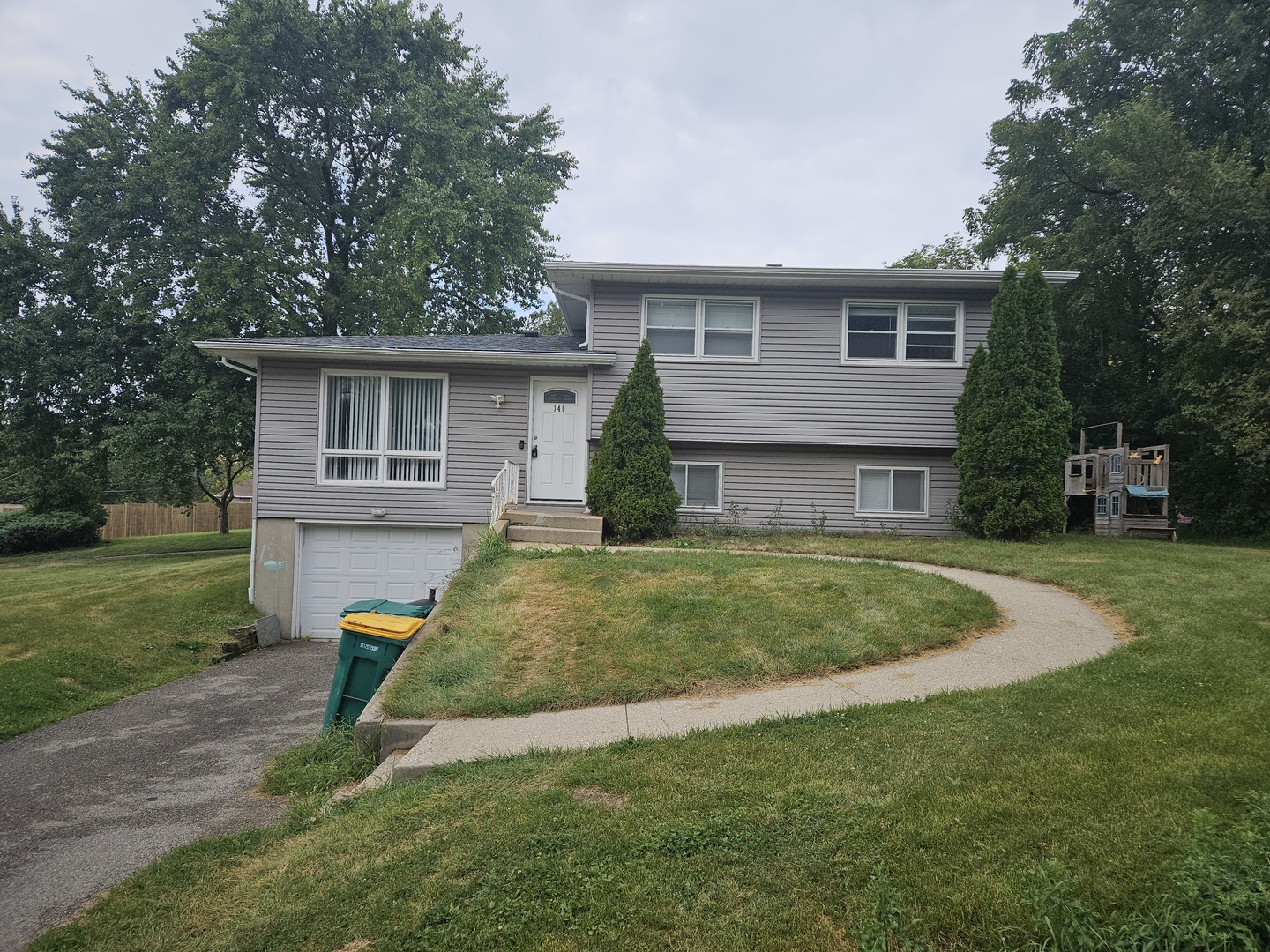 View Carpentersville, IL 60110 house