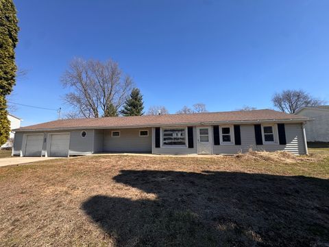 Photo of 2801 Pine Street, Rock Falls, IL 61071 (MLS # 12598463)