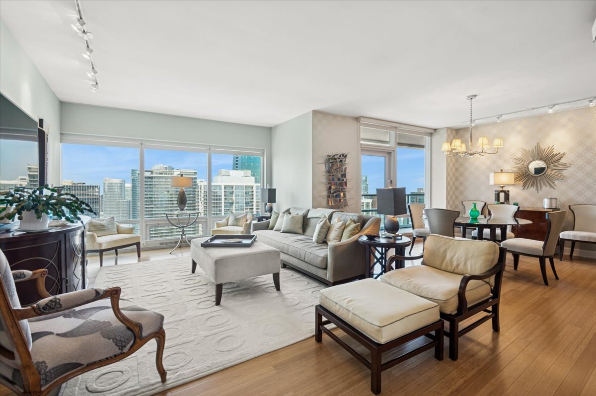340 E RANDOLPH Street 4004