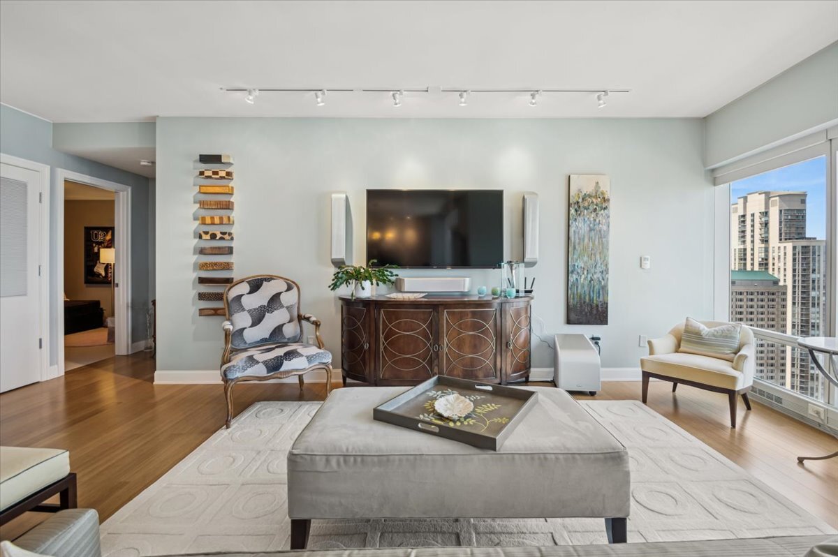 340 E RANDOLPH Street 4004