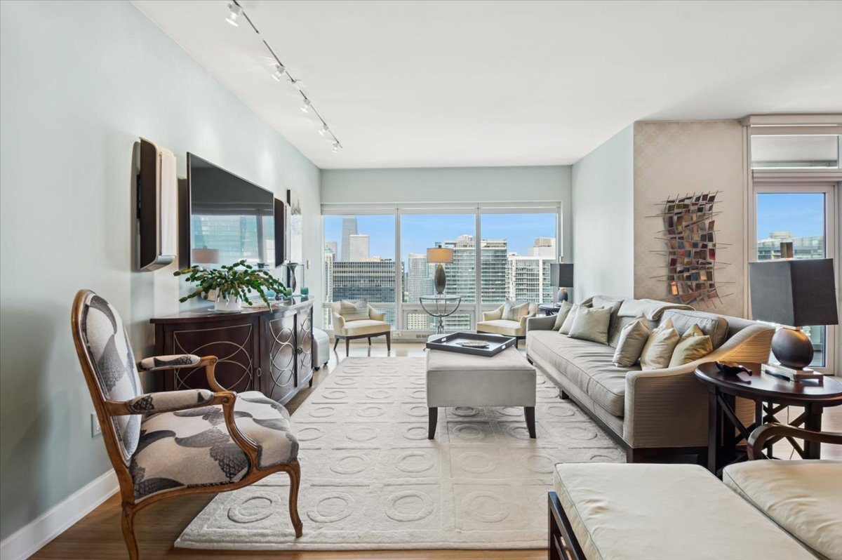 340 E RANDOLPH Street 4004