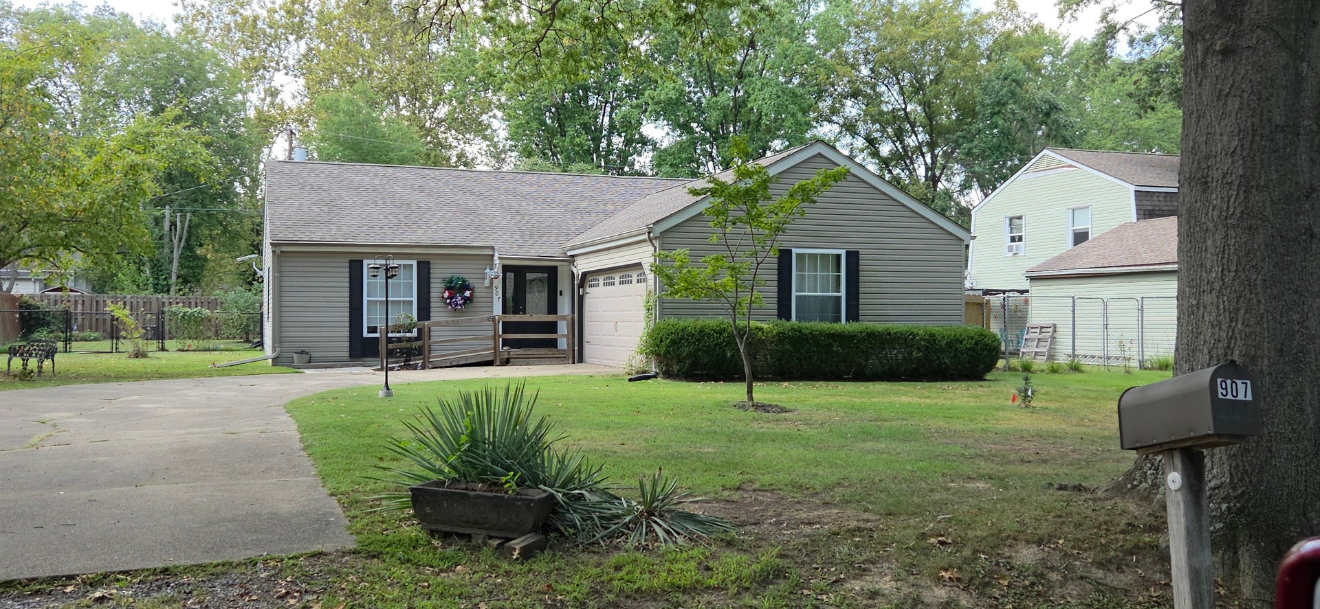 907 Lickliter Street