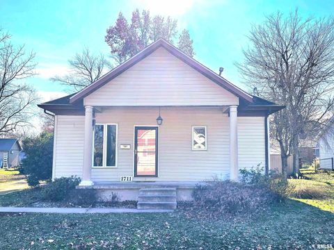 Photo of 1711 W CHERRY Street, Marion, IL 62959 (MLS # QC4269765)