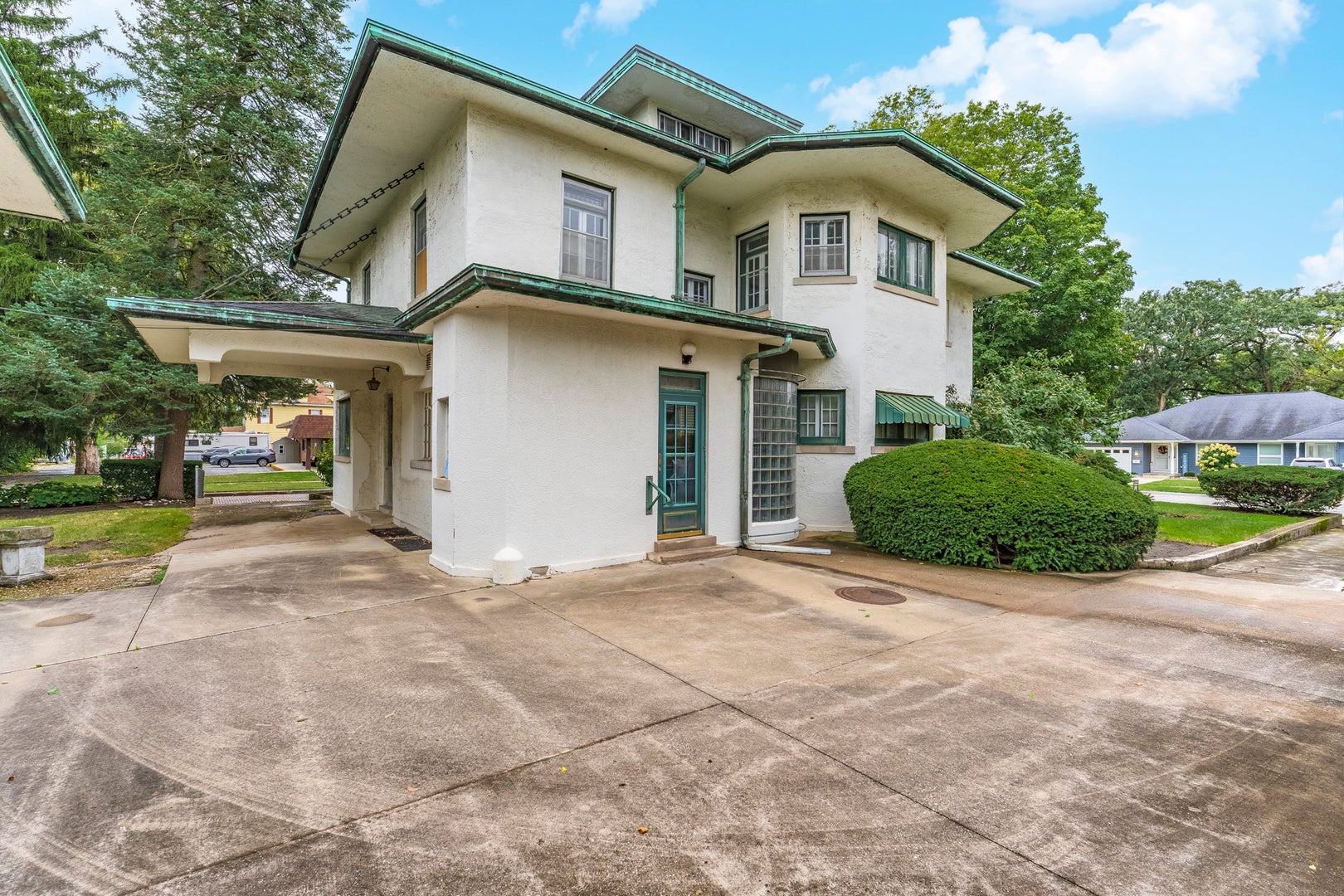 100 N Walnut Street
