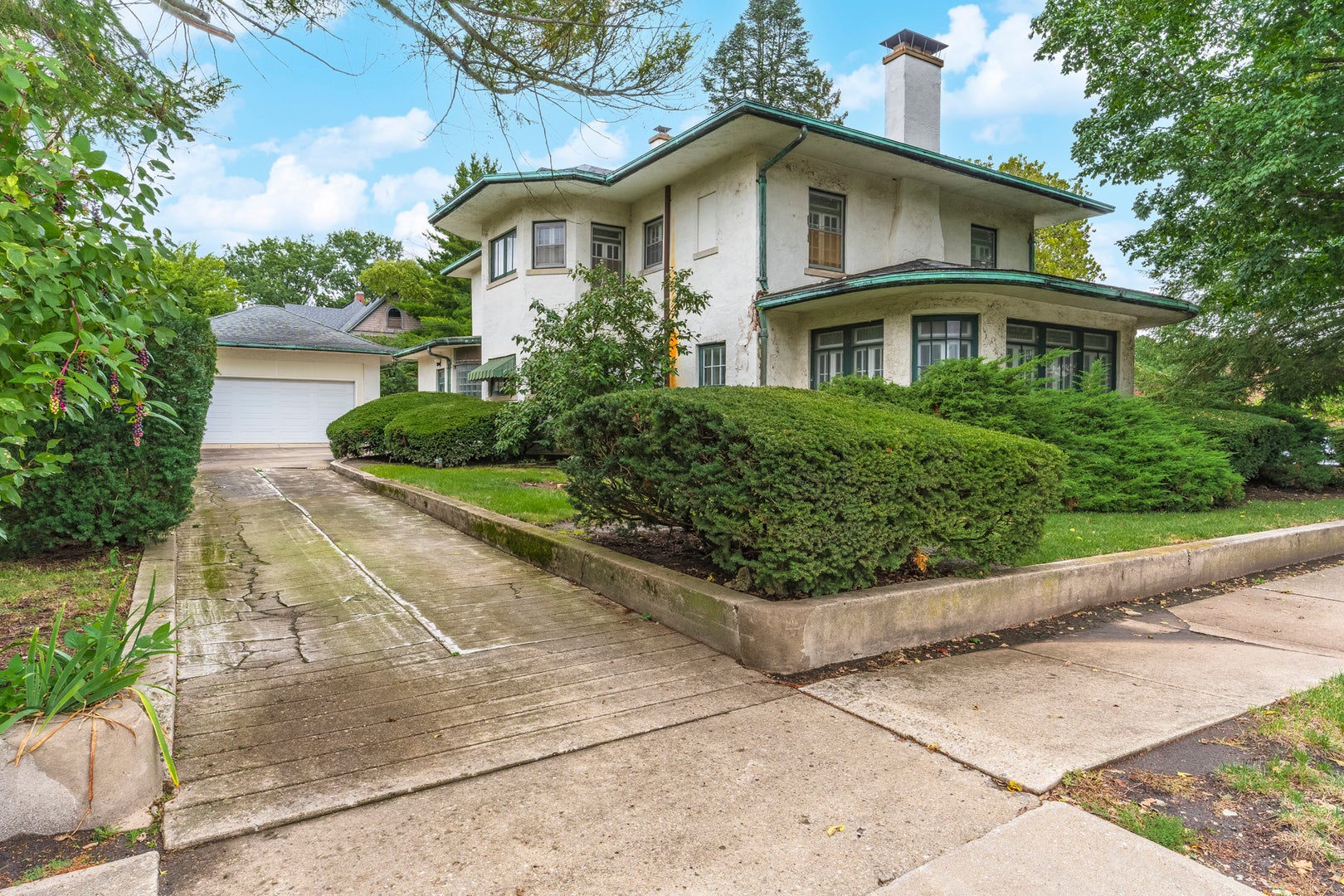 100 N Walnut Street