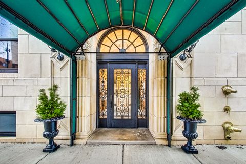 Tiny photo for 6101 N Sheridan Road #10E, Chicago, IL 60660 (MLS # 12419503)