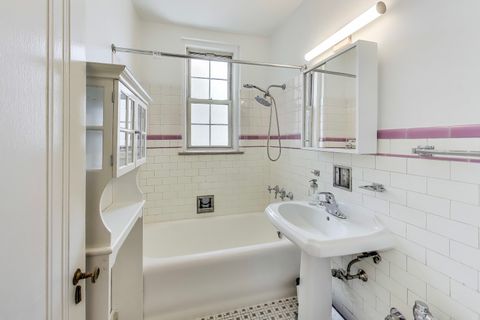 Tiny photo for 6101 N Sheridan Road #10E, Chicago, IL 60660 (MLS # 12419503)