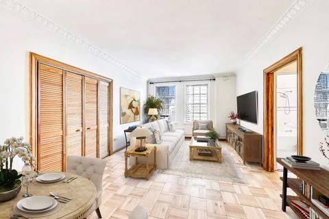 Tiny photo for 6101 N Sheridan Road #10E, Chicago, IL 60660 (MLS # 12419503)