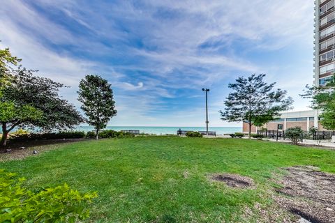 Tiny photo for 6101 N Sheridan Road #10E, Chicago, IL 60660 (MLS # 12419503)
