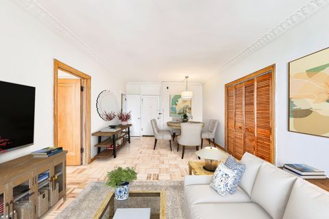 Tiny photo for 6101 N Sheridan Road #10E, Chicago, IL 60660 (MLS # 12419503)