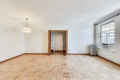 Tiny photo for 6101 N Sheridan Road #10E, Chicago, IL 60660 (MLS # 12419503)