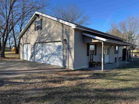 Tiny photo for 13645 Leisure Lane, Benton, IL 62812 (MLS # 100000585)