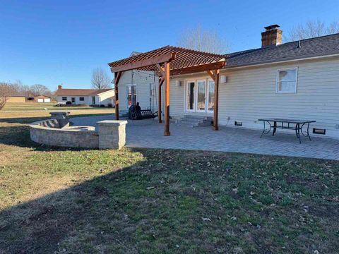 Tiny photo for 13645 Leisure Lane, Benton, IL 62812 (MLS # 100000585)