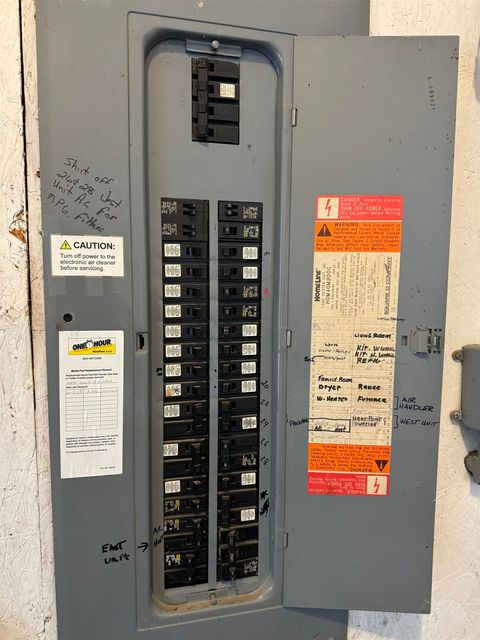 Tiny photo for 13645 Leisure Lane, Benton, IL 62812 (MLS # 100000585)