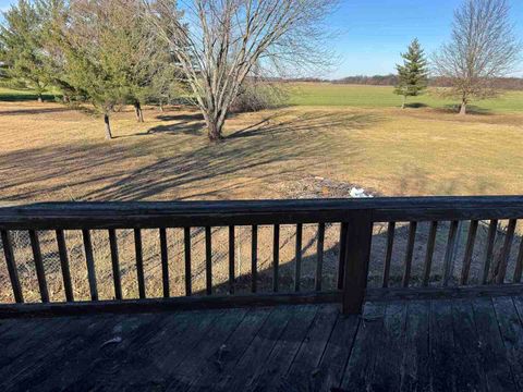 Tiny photo for 13645 Leisure Lane, Benton, IL 62812 (MLS # 100000585)