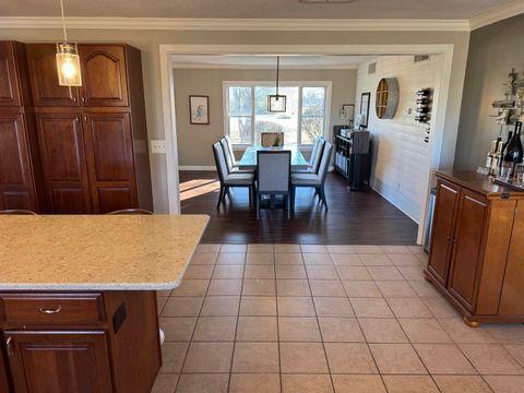 Tiny photo for 13645 Leisure Lane, Benton, IL 62812 (MLS # 100000585)