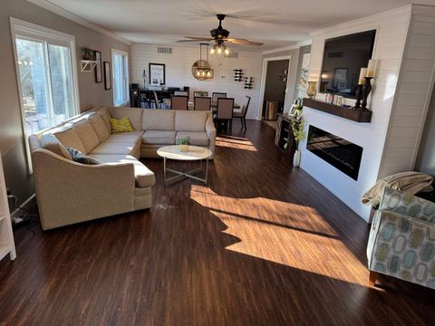 Tiny photo for 13645 Leisure Lane, Benton, IL 62812 (MLS # 100000585)