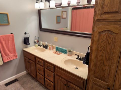 Tiny photo for 13645 Leisure Lane, Benton, IL 62812 (MLS # 100000585)