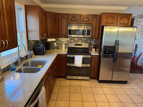 Tiny photo for 13645 Leisure Lane, Benton, IL 62812 (MLS # 100000585)