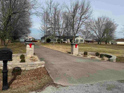 Photo of 13645 Leisure Lane, Benton, IL 62812 (MLS # 100000585)