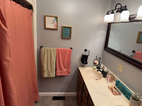 Tiny photo for 13645 Leisure Lane, Benton, IL 62812 (MLS # 100000585)