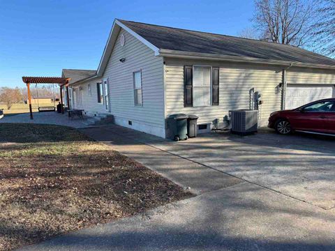 Tiny photo for 13645 Leisure Lane, Benton, IL 62812 (MLS # 100000585)