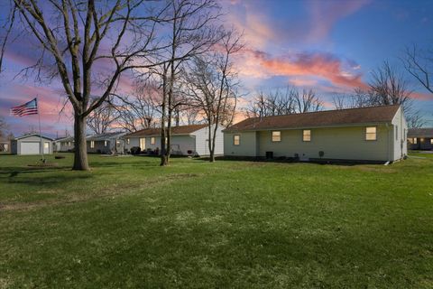 Tiny photo for 1105 Roselawn Street, Paxton, IL 60957 (MLS # 12588566)