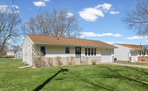 Tiny photo for 1105 Roselawn Street, Paxton, IL 60957 (MLS # 12588566)