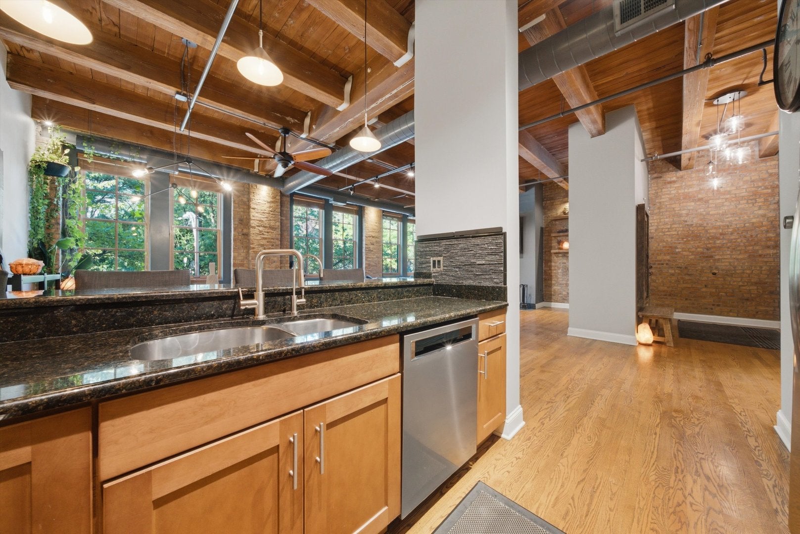 1335 W ALTGELD Street 2A