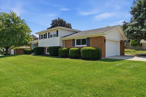 Tiny photo for 37 E Weathersfield Way, Schaumburg, IL 60193 (MLS # 12708292)