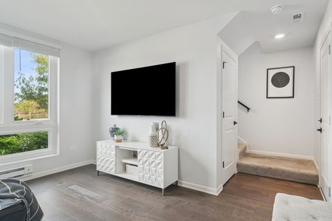 Tiny photo for 2347 Parkside Drive, Schaumburg, IL 60173 (MLS # 12495856)