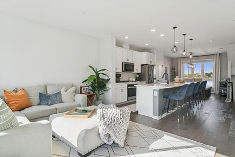 Tiny photo for 2347 Parkside Drive, Schaumburg, IL 60173 (MLS # 12495856)