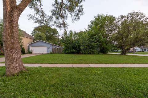 Tiny photo for 1545 N Kaspar Avenue, Arlington Heights, IL 60004 (MLS # 12728895)