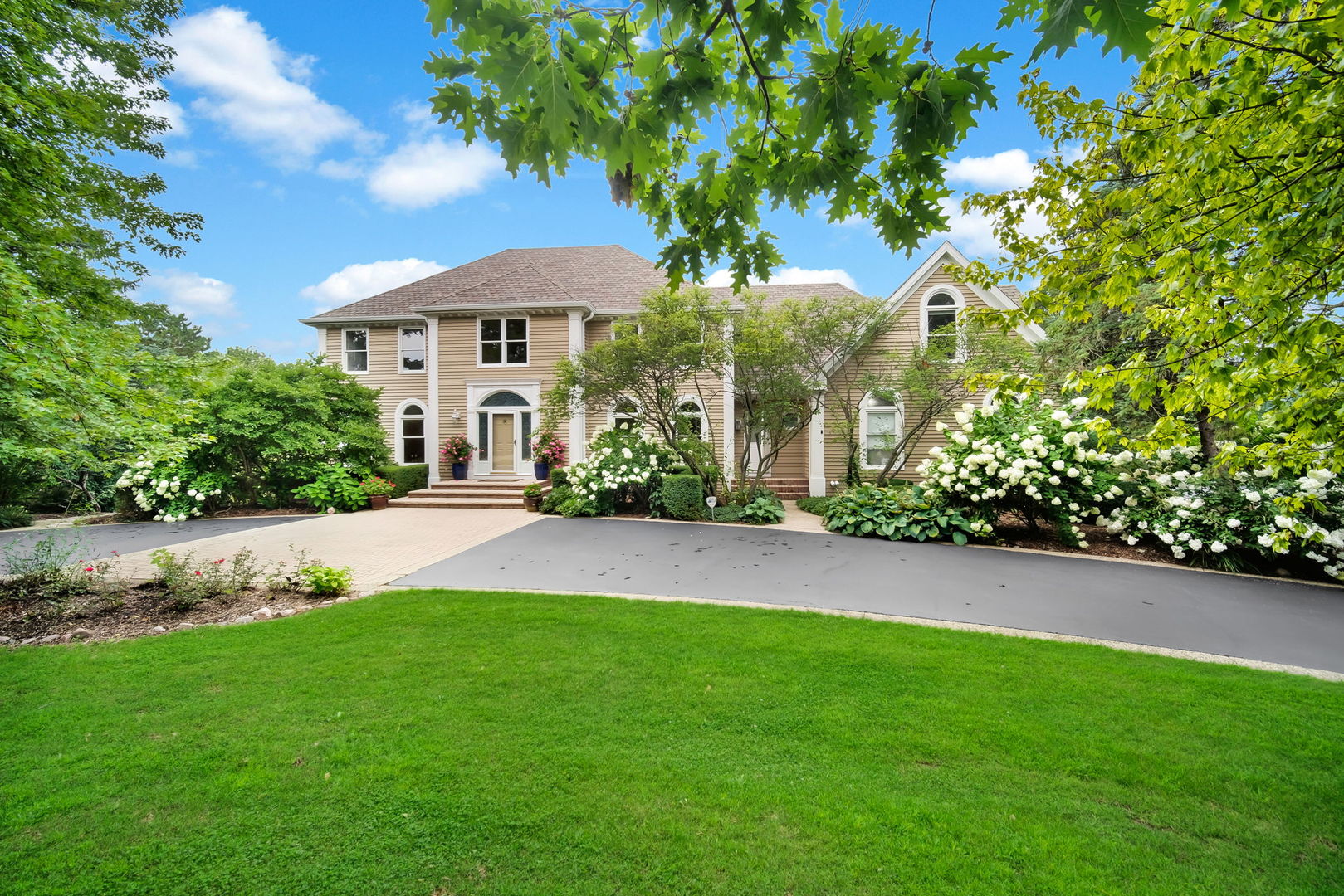 8 Lakeside Drive