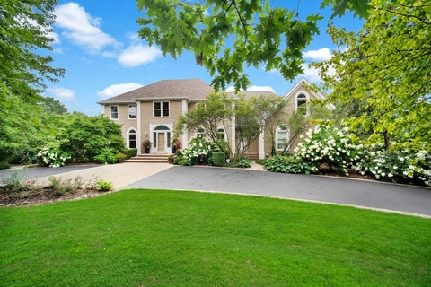 Photo of 8 Lakeside Drive, South Barrington, IL 60010 (MLS # 12706322)