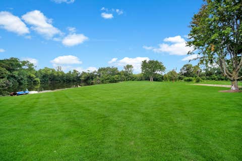 Tiny photo for 8 Lakeside Drive, South Barrington, IL 60010 (MLS # 12706322)