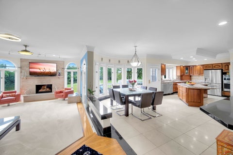 Tiny photo for 8 Lakeside Drive, South Barrington, IL 60010 (MLS # 12706322)