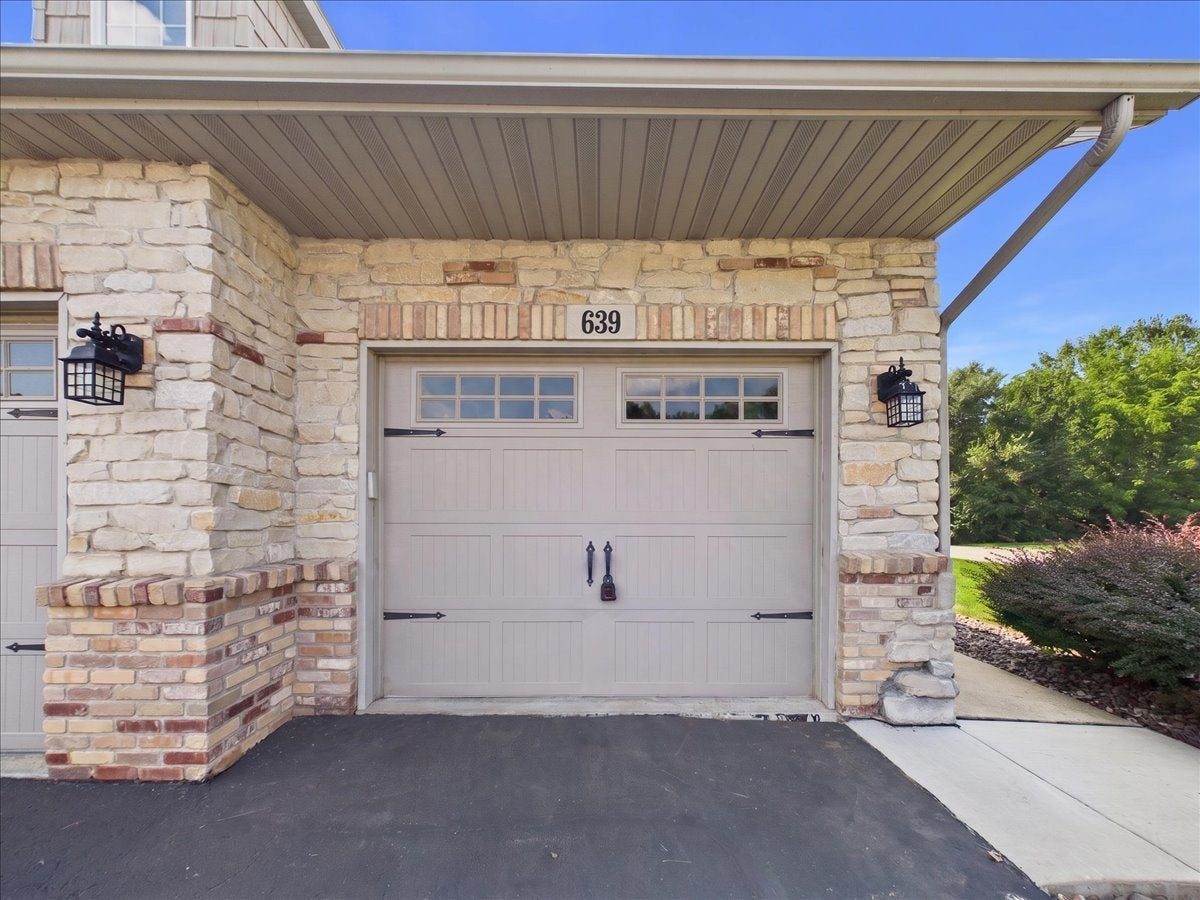 639 Queens Court 8