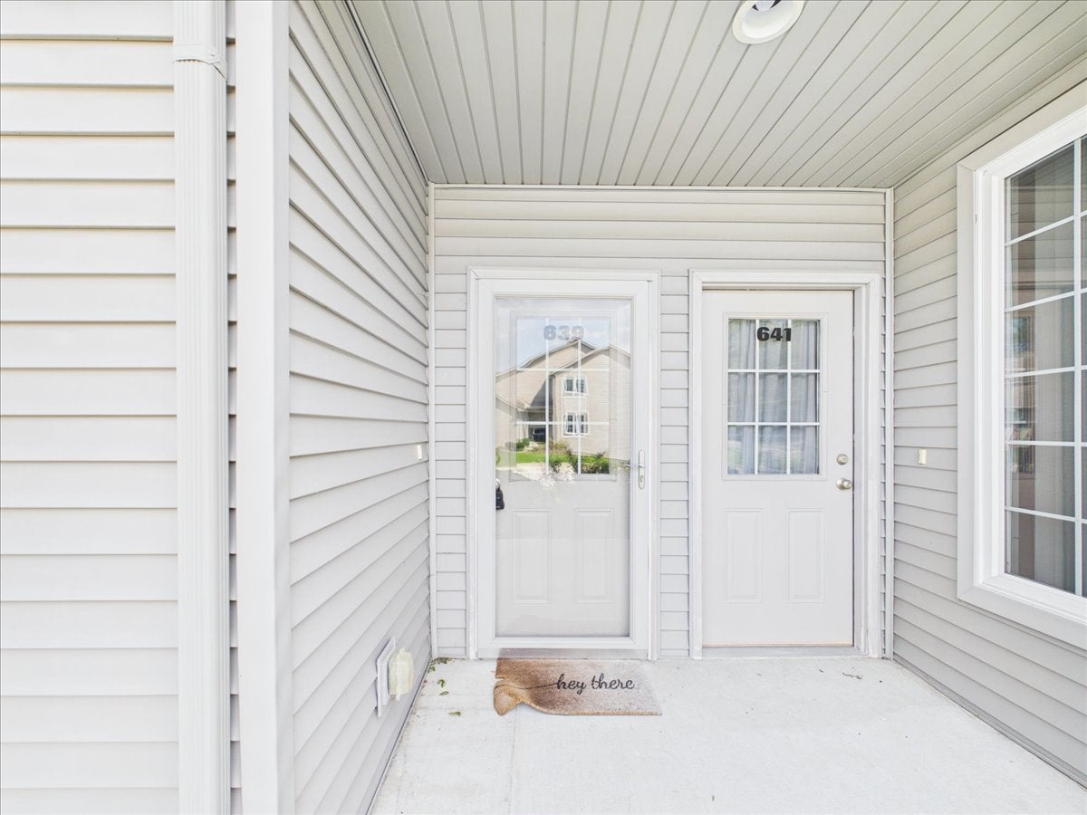 639 Queens Court 8